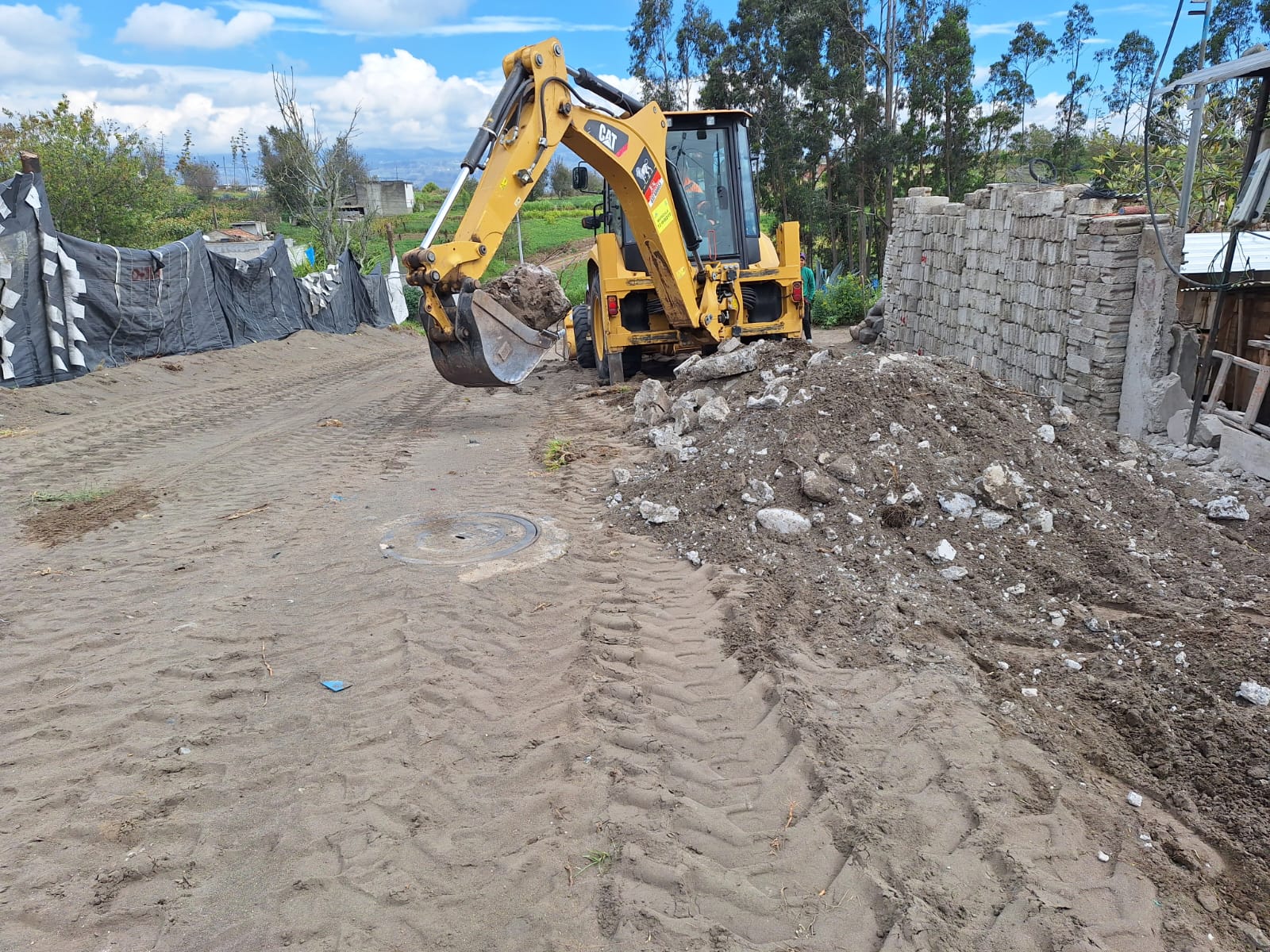 AVANCE DEL 22% EN OBRA DE ASFALTADO EN EL CASERÍO 10 DE AGOSTO
